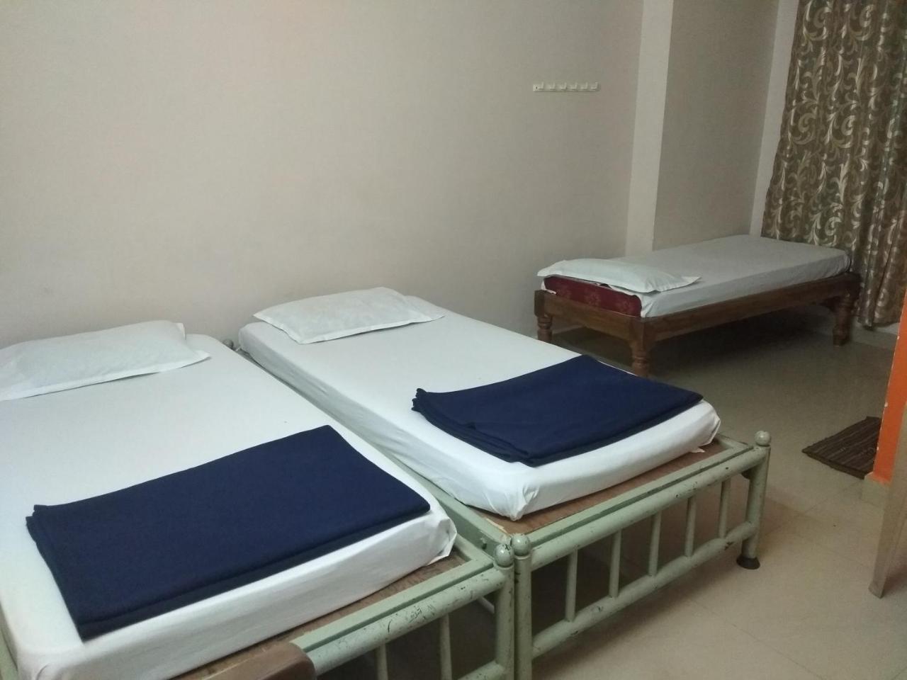 Hôtel Apoorva Residency à Bangalore Extérieur photo