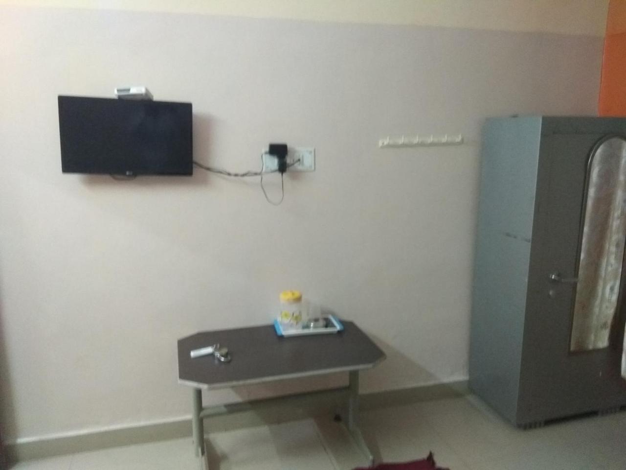 Hôtel Apoorva Residency à Bangalore Extérieur photo