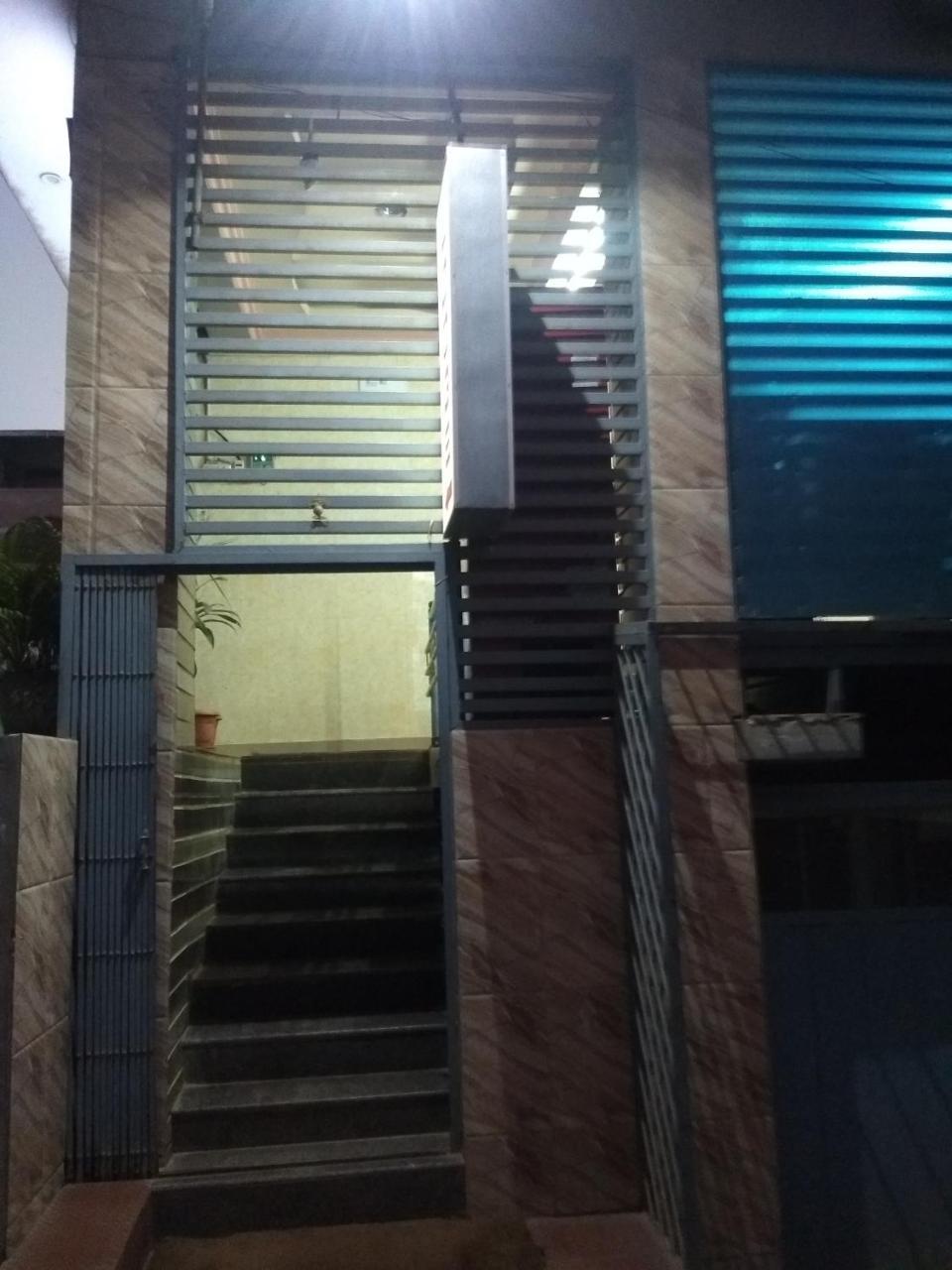 Hôtel Apoorva Residency à Bangalore Extérieur photo