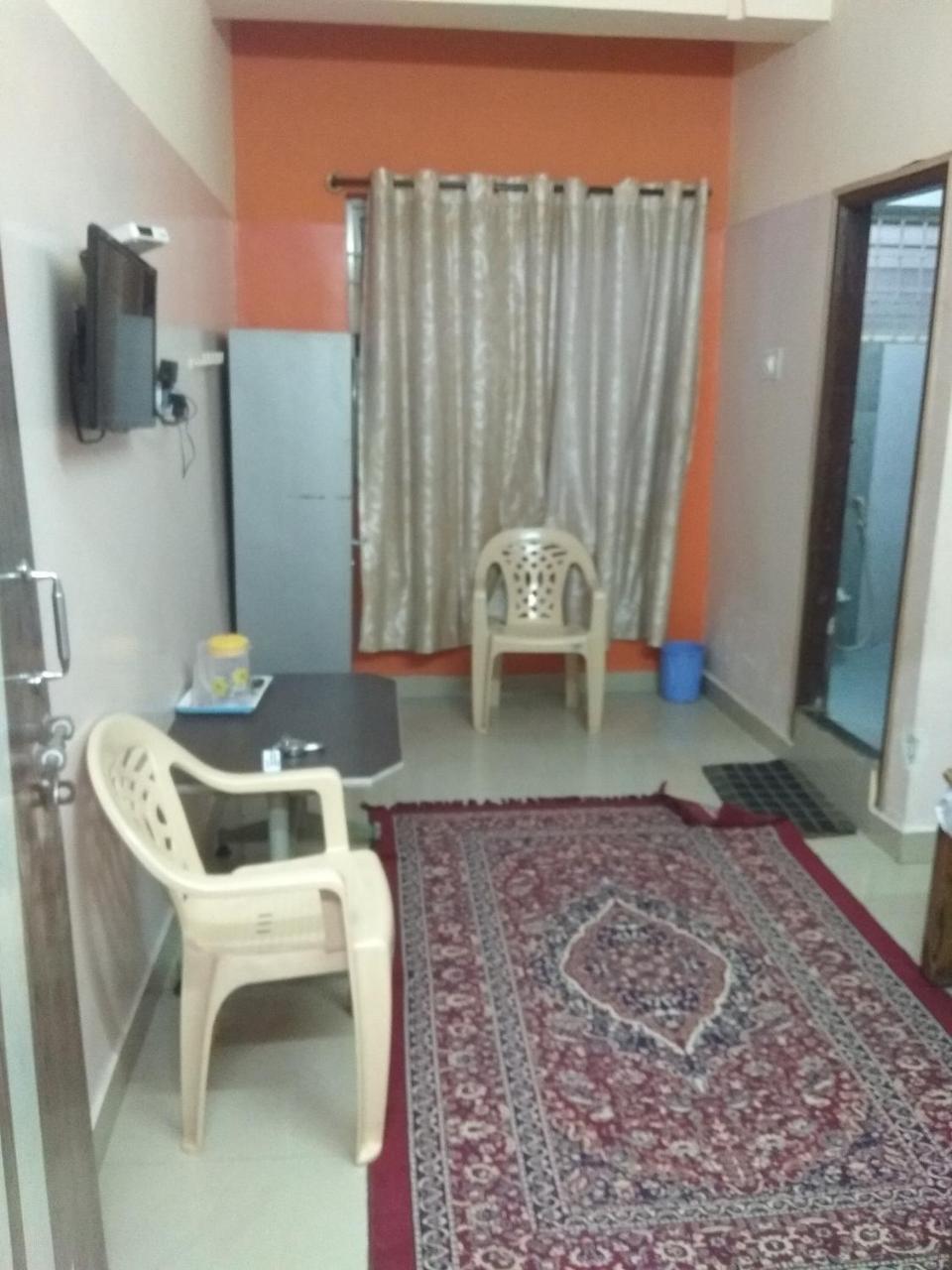 Hôtel Apoorva Residency à Bangalore Extérieur photo
