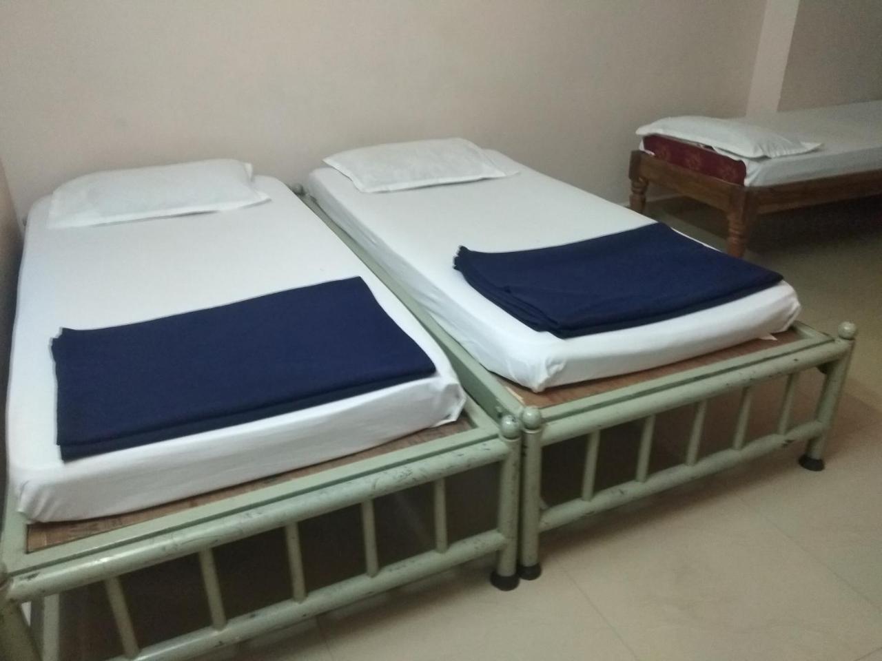 Hôtel Apoorva Residency à Bangalore Extérieur photo