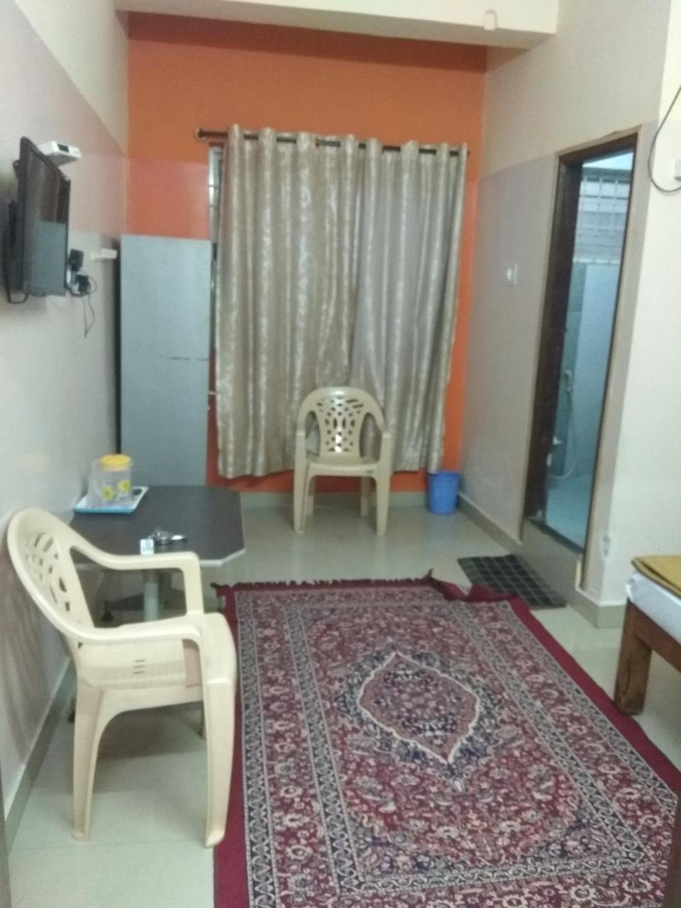 Hôtel Apoorva Residency à Bangalore Extérieur photo