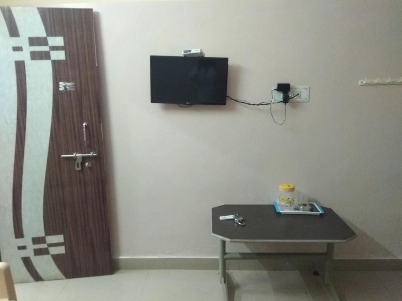 Hôtel Apoorva Residency à Bangalore Extérieur photo
