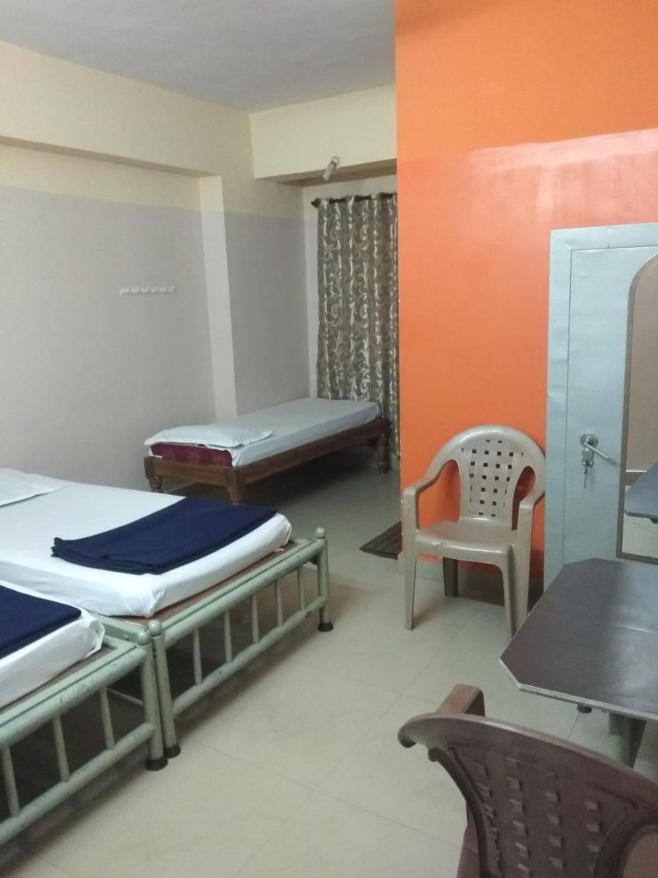 Hôtel Apoorva Residency à Bangalore Extérieur photo