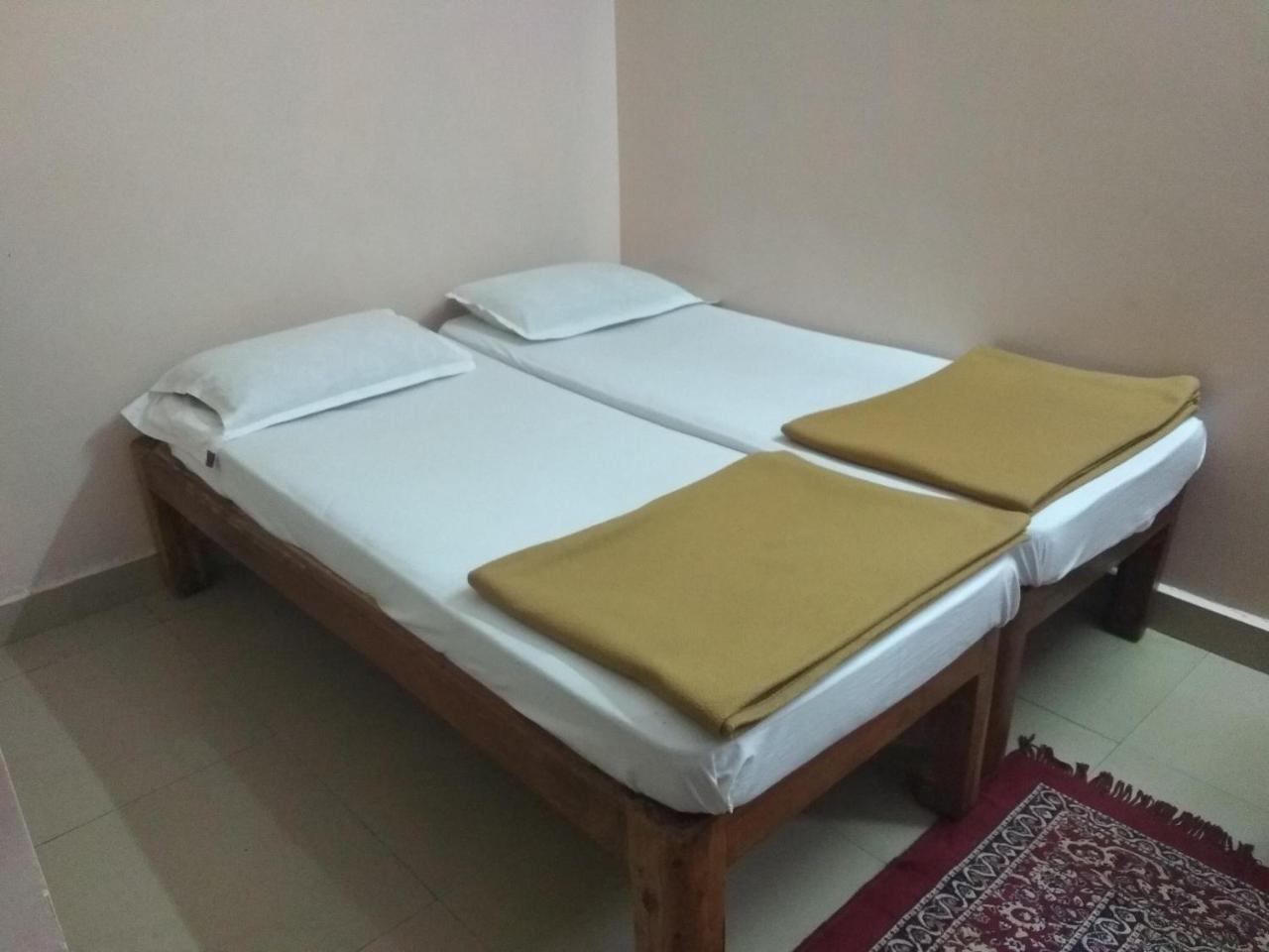Hôtel Apoorva Residency à Bangalore Extérieur photo