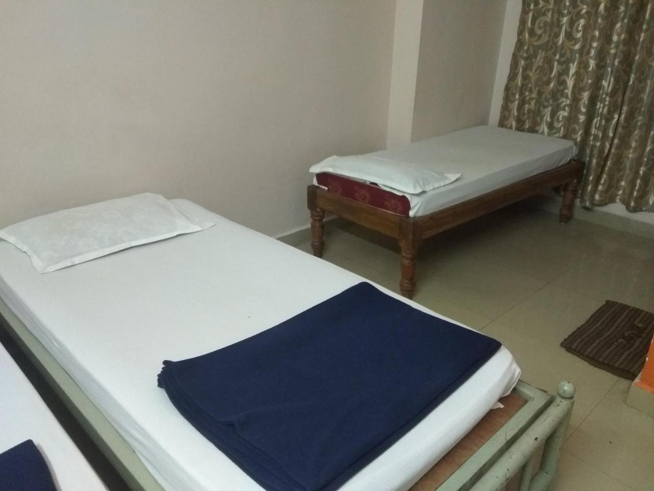 Hôtel Apoorva Residency à Bangalore Extérieur photo